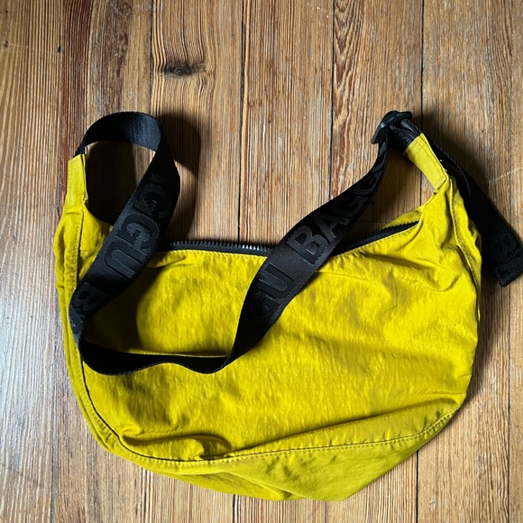 BAGGU Handbags - BAGGU nylon crescent bag